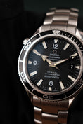 Load image into Gallery viewer, Omega Seamaster Planet Ocean 22015000  Box + og. Papiere 42mm, German First Buyer's Invoice, SERVICED
