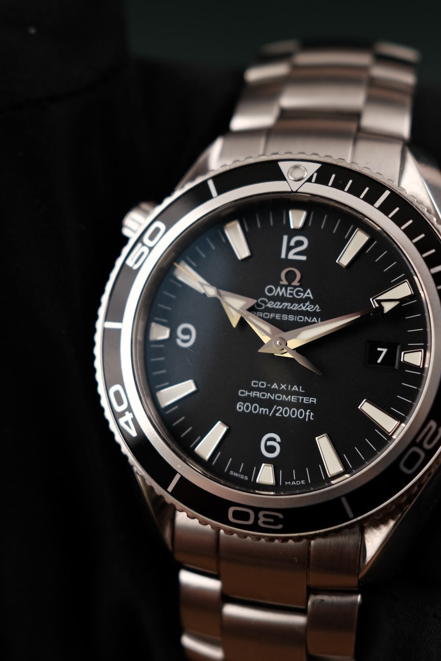 Omega Seamaster Planet Ocean 22015000  Box + og. Papiere 42mm, German First Buyer's Invoice, SERVICED