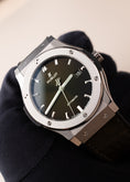 Load image into Gallery viewer, Hublot Classic Fusion 542NX8970LR Box + og. Papiere Green Titanium, 42 mm
