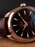 Cargar la imagen en la vista de la galería, Omega Seamaster Aqua Terra 22053412113001 Box + og. Papiere Rosegold
