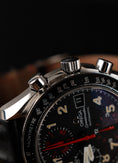 Bild in Galerie-Betrachter laden, Omega Speedmaster Date 38135326 Box + og. Papiere Japan Edition
