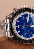 Carica l'immagine nel visualizzatore della galleria, Omega Speedmaster Reduced 351081 Original Papiere Schumacher, blaues Zifferblatt
