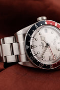 Bild in Galerie-Betrachter laden, Tudor Black Bay GMT 79830RB Box + og. Papiere White Dial, Pepsi
