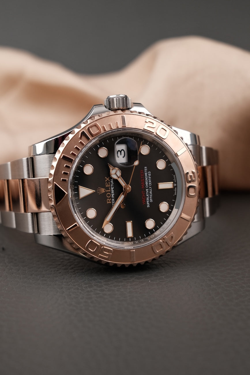 Rolex Yacht-Master 40 126621  Box + og. Papiere Black Dial, S/RG