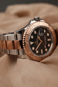 Bild in Galerie-Betrachter laden, Rolex Yacht-Master 40 126621  Box + og. Papiere Black Dial, S/RG
