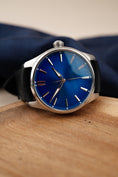 Bild in Galerie-Betrachter laden, H.Moser & Cie Pioneer Centre Seconds 3200-1217 Box + og. Papiere Arctic Blue, German Delivered
