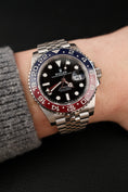 Bild in Galerie-Betrachter laden, Rolex GMT-Master II "Pepsi" 126710BLRO Box + og. Papiere Jubilee, LC100, New, First Buyer's Invoice
