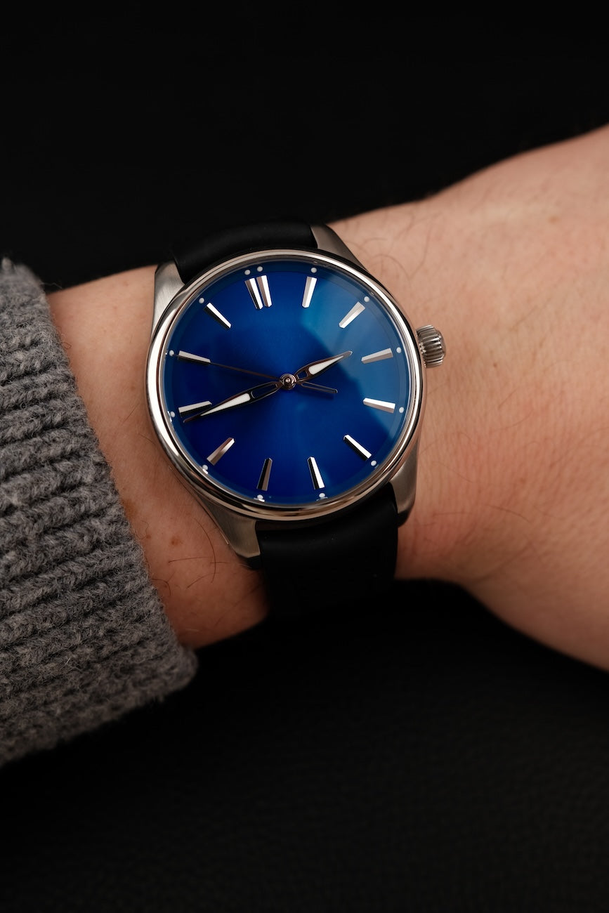 H.Moser & Cie Pioneer Centre Seconds 3200-1217 Box + og. Papiere Arctic Blue, German Delivered