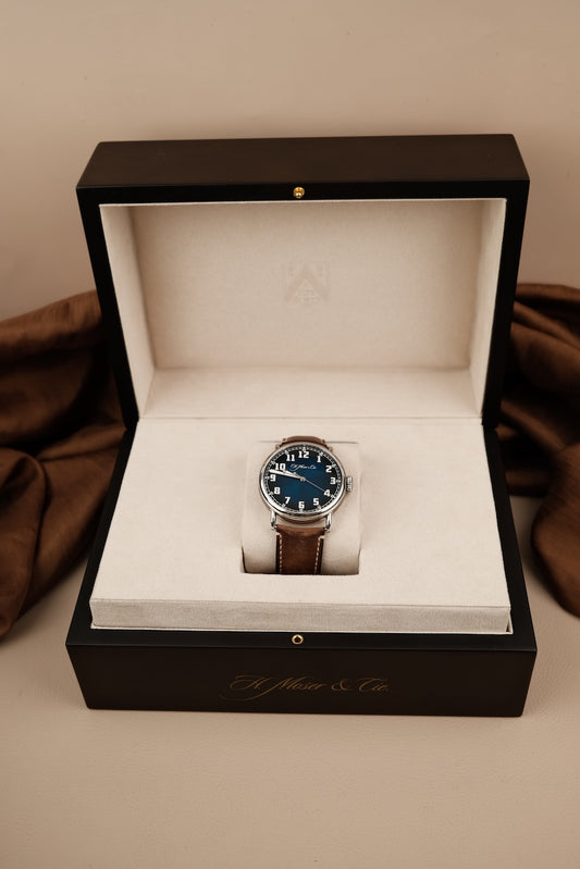 H.Moser & Cie Centre Seconds Funky Blue Heritage 8200-1201 Box + og. Papiere German Delivered