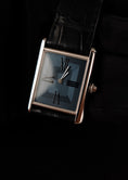 Load image into Gallery viewer, Cartier Tank Louis Cartier WGTA0121 Box + og. Papiere 99% Neu, Platin, Limited Edition, blaues Zifferblatt Erstkaufrechnung
