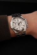 Bild in Galerie-Betrachter laden, Vacheron Constantin Overseas Chronograph 49140 Original Papiere Mint Condition Silver Dial No Stretch
