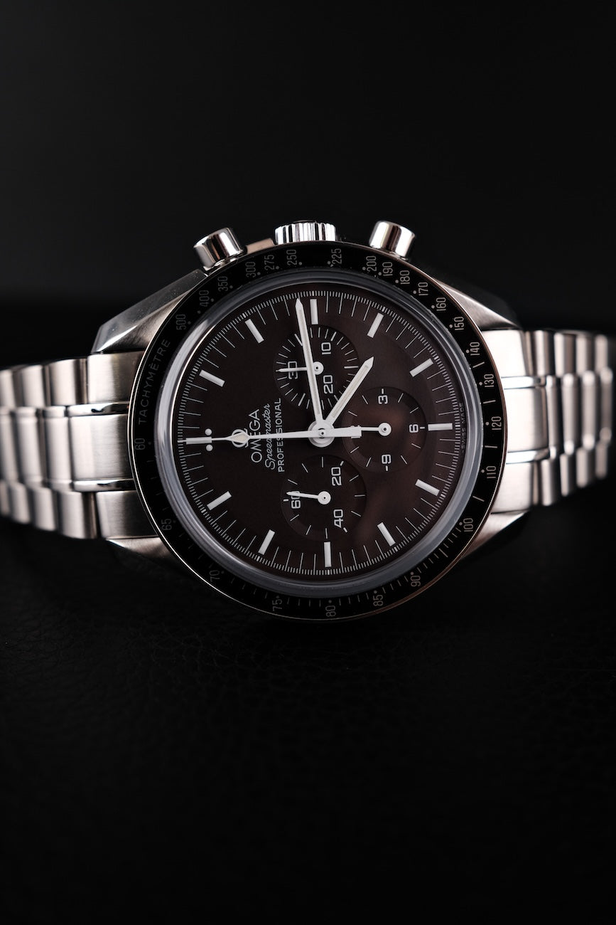 Omega Speedmaster Professional Moonwatch  31130423013001 Box + og. Papiere braunes Zifferblatt