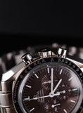 Cargar la imagen en la vista de la galería, Omega Speedmaster Professional Moonwatch  31130423013001 Box + og. Papiere braunes Zifferblatt
