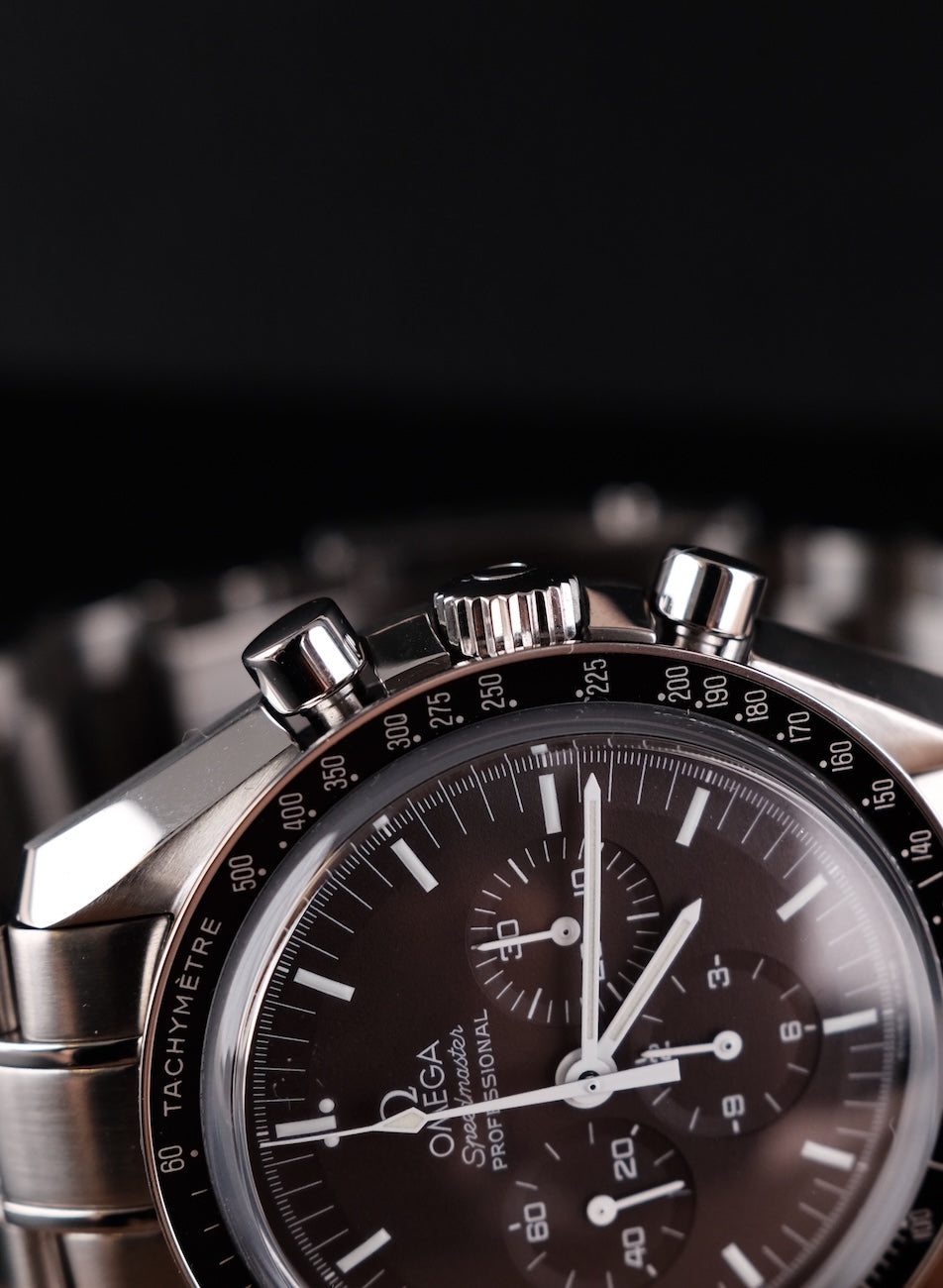 Omega Speedmaster Professional Moonwatch  31130423013001 Box + og. Papiere braunes Zifferblatt