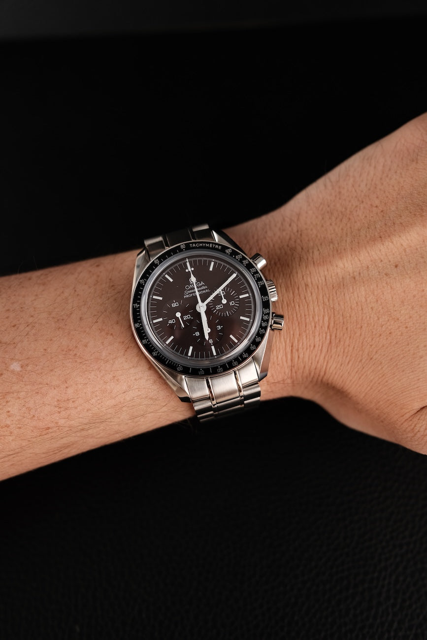 Omega Speedmaster Professional Moonwatch  31130423013001 Box + og. Papiere braunes Zifferblatt