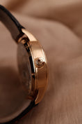 Load image into Gallery viewer, Glashütte PanoMaticDate 9001010104 Box + og. Papiere 18K Rose Gold, First Buyer's Invoice, German Delivered, Glashütte Service 2023
