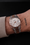 Load image into Gallery viewer, Rolex Datejust 36 Rose Steel 126231 Box + og. Papiere Silver Motif Dial
