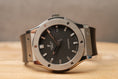 Bild in Galerie-Betrachter laden, Hublot Classic Fusion Titanium  511NX1170RX Original Papiere
