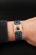 Bild in Galerie-Betrachter laden, Cartier Tank Vermeil 590005 Box + og. Papiere Rare Trinity Dial, EU Delivered, Cartier Clasp
