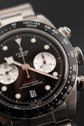 Bild in Galerie-Betrachter laden, Tudor Black Bay Chrono 79360N Box + og. Papiere Black Dial
