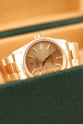 Bild in Galerie-Betrachter laden, Rolex Oyster Perpetual 34 14238 Box Yellow Gold Champagne Stick Dial Oyster
