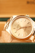 Bild in Galerie-Betrachter laden, Rolex Oyster Perpetual 34 14238 Box Yellow Gold Champagne Stick Dial Oyster
