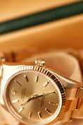 Bild in Galerie-Betrachter laden, Rolex Oyster Perpetual 34 14238 Box Yellow Gold Champagne Stick Dial Oyster
