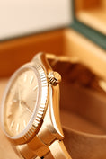 Bild in Galerie-Betrachter laden, Rolex Oyster Perpetual 34 14238 Box Yellow Gold Champagne Stick Dial Oyster
