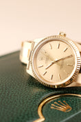 Bild in Galerie-Betrachter laden, Rolex Oyster Perpetual 34 14238 Box Yellow Gold Champagne Stick Dial Oyster
