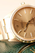 Bild in Galerie-Betrachter laden, Rolex Oyster Perpetual 34 14238 Box Yellow Gold Champagne Stick Dial Oyster
