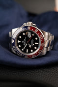 Load image into Gallery viewer, Rolex GMT-Master II 126710BLRO Box + og. Papiere Pepsi 40mm
