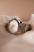 Bild in Galerie-Betrachter laden, Rolex Day-Date 40 228239 Box + og. Papiere Silver Roman Dial
