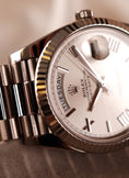 Bild in Galerie-Betrachter laden, Rolex Day-Date 40 228239 Box + og. Papiere Silver Roman Dial
