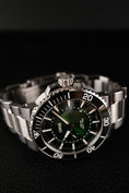 Bild in Galerie-Betrachter laden, Oris Aquis Dat Watt 0174377344187 Original Papiere HANGANG LIMITED EDITION, Green Dial, LC DE
