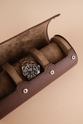 Load image into Gallery viewer, Uhrenrolle für 3 Uhren Mokka-Braun - Schiebbare Fächer
