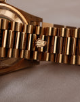 Bild in Galerie-Betrachter laden, Rolex Day-Date 36 18238 Original Papiere Champagne Dial Collector Condition
