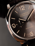 Cargar la imagen en la vista de la galería, Panerai Luminor Due PAM00943 Box + og. Papiere LC DE
