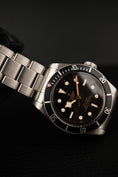 Bild in Galerie-Betrachter laden, Tudor Black Bay Heritage 79230N Box + og. Papiere
