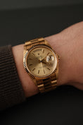 Bild in Galerie-Betrachter laden, Rolex Day-Date 36 18238 Original Papiere Champagne Dial Collector Condition
