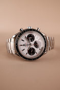 Cargar la imagen en la vista de la galería, Omega Speedmaster Date 32330404004001 Box + og. Papiere LC DE
