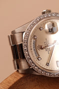 Cargar la imagen en la vista de la galería, Rolex Day-Date 36 Factory Diamanten 18349 Papiere Cream Zifferblatt Weißgold
