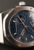 Carica l'immagine nel visualizzatore della galleria, Audemars Piguet Royal Oak Dual Time 25730ST.OO.0789ST.01 Service Papers/Extrakt Blue Dial
