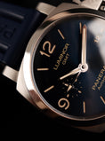 Carica l'immagine nel visualizzatore della galleria, Panerai Luminor 1950 3 Days GMT Automatic PAM01033  Box + og. Papiere 99% New 2024 Unworn Leather Strap 44mm
