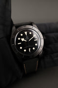 Bild in Galerie-Betrachter laden, Tudor Black Bay Ceramic 79210CNU Box + og. Papiere Unworn
