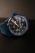 Cargar la imagen en la vista de la galería, Zenith Defy Skeleton 499003670 Box + og. Papiere Blue Ceramic
