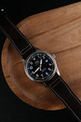 Bild in Galerie-Betrachter laden, IWC Pilot Mark XVIII  ANTOINE DE SAINT EXUPERY  brown Dial IW327003 Original Papiere
