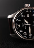 Bild in Galerie-Betrachter laden, IWC Pilot Mark XVIII  ANTOINE DE SAINT EXUPERY  brown Dial IW327003 Original Papiere
