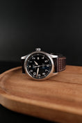 Bild in Galerie-Betrachter laden, IWC Pilot Mark XVIII  ANTOINE DE SAINT EXUPERY  brown Dial IW327003 Original Papiere
