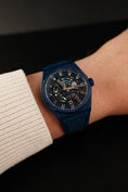 Carica l'immagine nel visualizzatore della galleria, Zenith Defy Skeleton 499003670 Box + og. Papiere Blue Ceramic
