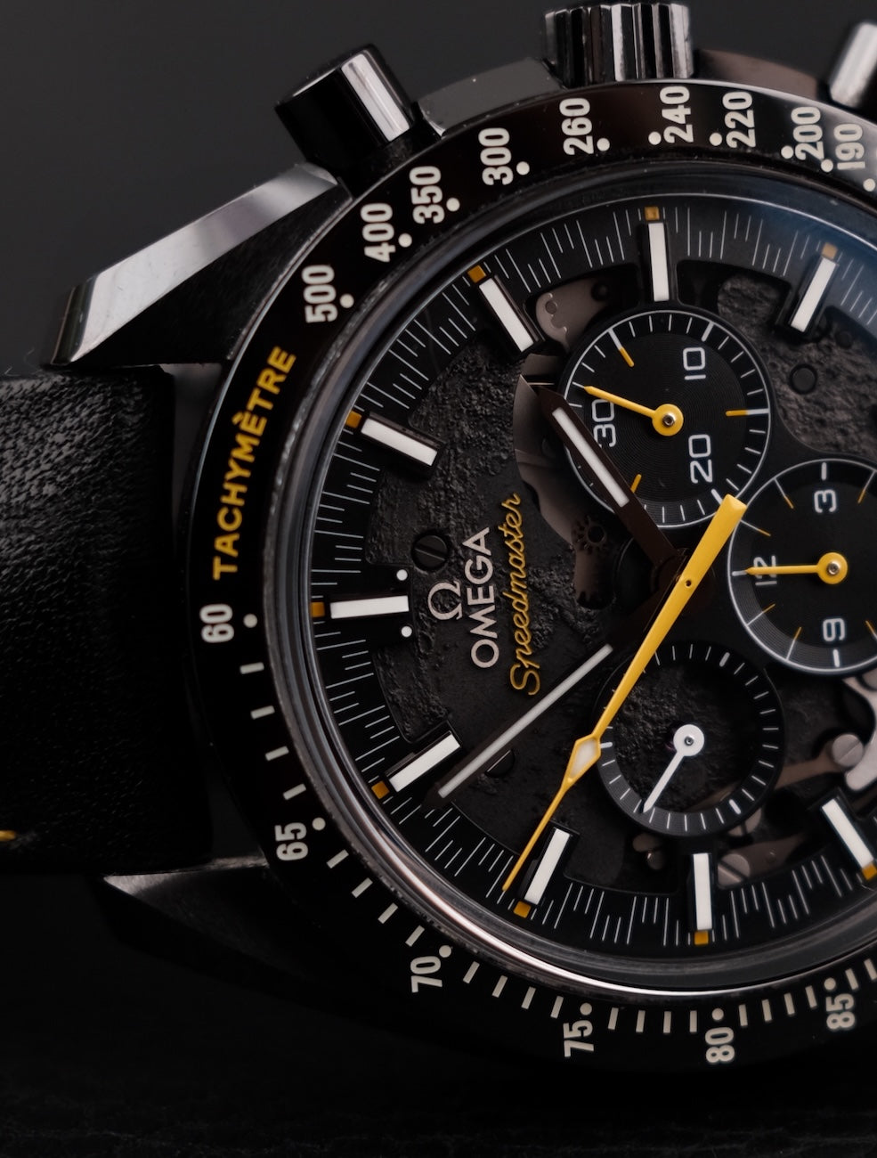 Omega Speedmaster "Dark Side Of The Moon" 31192443001001 Box + og. Papiere First Buyer's Invoice